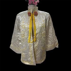 Vtg Quilted flower power bed jacket